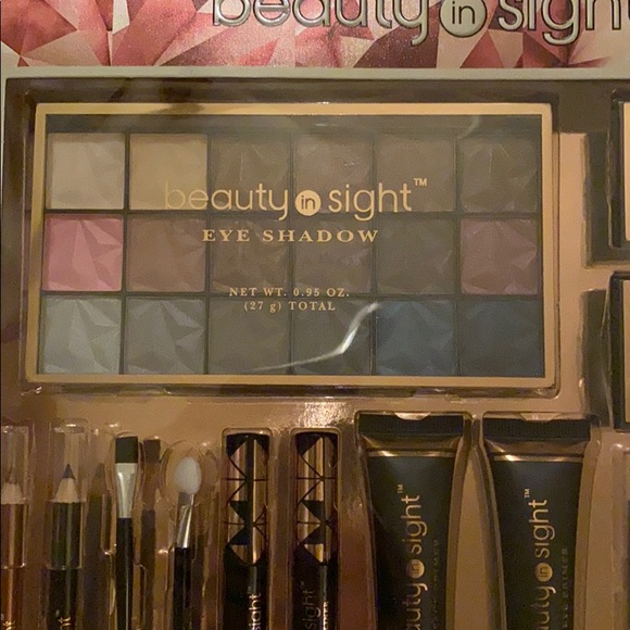 NWT 37 piece makeup set - Picture 6 of 6